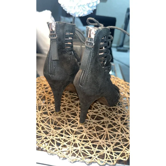 Women's rue21 etc Black Cutout Lace-Up Heels Size 7.5 - Picture 3 of 5